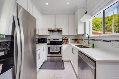 621 65Th Avenue E, Vancouver, BC - Indoor Photo Showing Kitchen With Double Sink