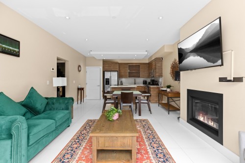 2512 Palmerston Avenue, West Vancouver, BC - Indoor Photo Showing Living Room With Fireplace