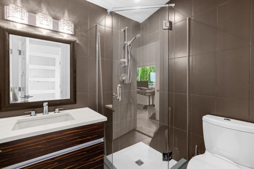 2512 Palmerston Avenue, West Vancouver, BC - Indoor Photo Showing Bathroom
