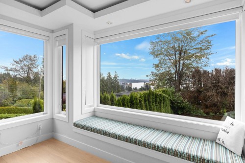 2512 Palmerston Avenue, West Vancouver, BC - Indoor Photo Showing Other Room