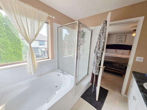 2646 Thames Crescent, Port Coquitlam, BC - Indoor Photo Showing Bathroom