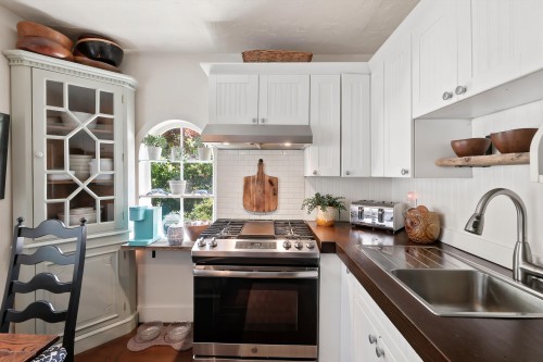359 Ioco Road, Port Moody, BC - Indoor Photo Showing Kitchen