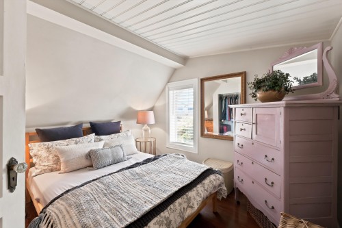 359 Ioco Road, Port Moody, BC - Indoor Photo Showing Bedroom