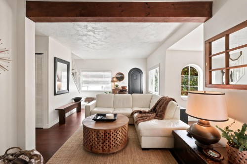 359 Ioco Road, Port Moody, BC - Indoor Photo Showing Living Room