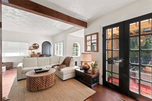 359 Ioco Road, Port Moody, BC - Indoor Photo Showing Living Room