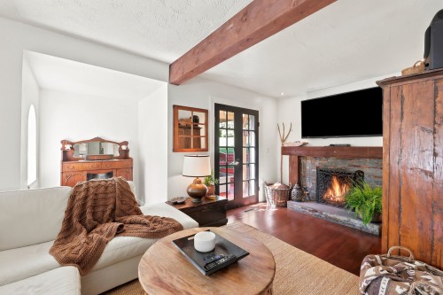 359 Ioco Road, Port Moody, BC - Indoor Photo Showing Living Room With Fireplace