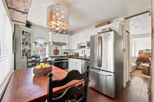 359 Ioco Road, Port Moody, BC - Indoor Photo Showing Kitchen