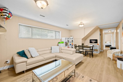 6565 Sumas Drive, Burnaby, BC - Indoor Photo Showing Living Room