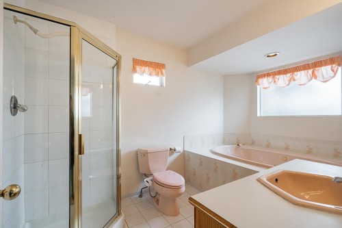 3315 El Casa Court, Coquitlam, BC - Indoor Photo Showing Bathroom