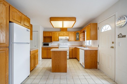 3315 El Casa Court, Coquitlam, BC - Indoor Photo Showing Kitchen