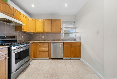 339 41St Avenue E, Vancouver, BC - Indoor Photo Showing Kitchen