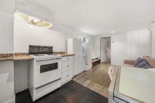 339 41St Avenue E, Vancouver, BC - Indoor Photo Showing Kitchen