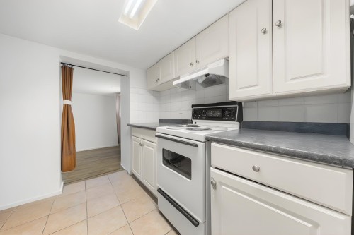 339 41St Avenue E, Vancouver, BC - Indoor Photo Showing Kitchen