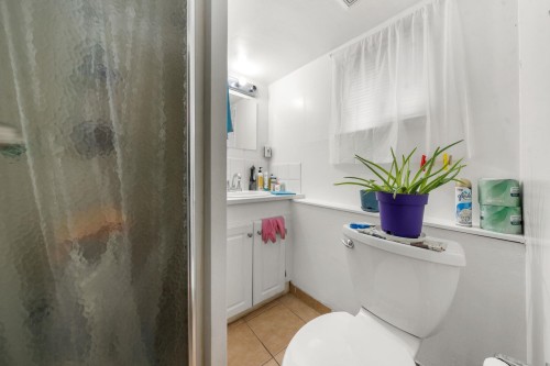 339 41St Avenue E, Vancouver, BC - Indoor Photo Showing Bathroom