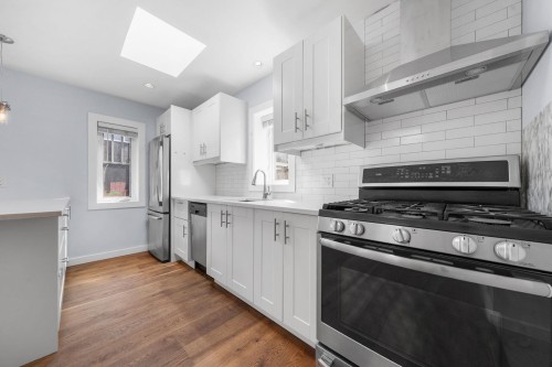 339 41St Avenue E, Vancouver, BC - Indoor Photo Showing Kitchen