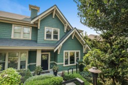 261 Queens Road E North Vancouver, BC V7N 4N7