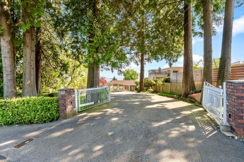 2560 Bellevue Avenue, West Vancouver, BC - Outdoor
