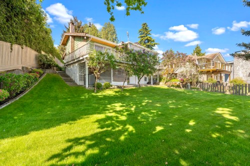 2560 Bellevue Avenue, West Vancouver, BC - Outdoor