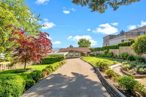2560 Bellevue Avenue, West Vancouver, BC - Outdoor