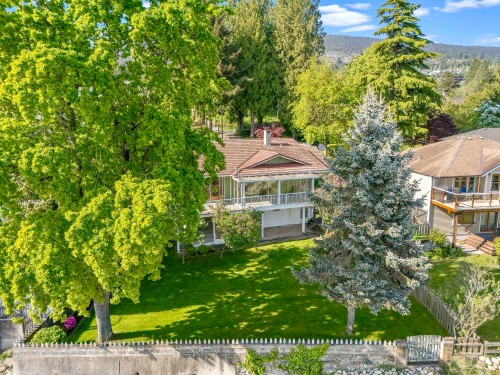 2560 Bellevue Avenue, West Vancouver, BC - Outdoor