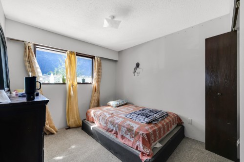 38319 Westway Avenue, Squamish, BC - Indoor Photo Showing Bedroom