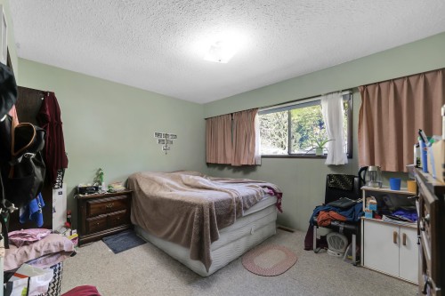 38319 Westway Avenue, Squamish, BC - Indoor Photo Showing Bedroom