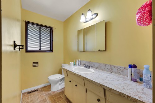 38319 Westway Avenue, Squamish, BC - Indoor Photo Showing Bathroom