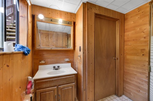 38319 Westway Avenue, Squamish, BC - Indoor Photo Showing Bathroom