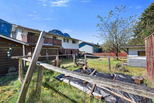 38319 Westway Avenue, Squamish, BC - Outdoor