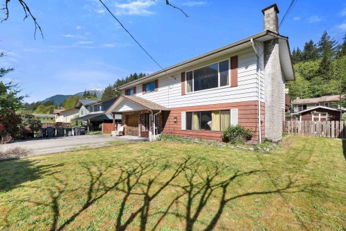 38319 Westway Avenue, Squamish, BC - Outdoor