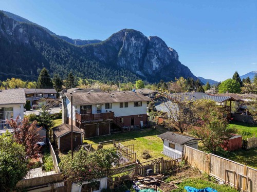 38319 Westway Avenue, Squamish, BC - Outdoor