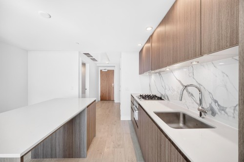 1406-6463 Silver Avenue, Burnaby, BC - Indoor Photo Showing Kitchen