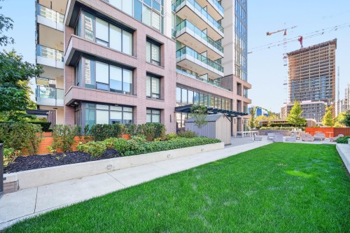 1406-6463 Silver Avenue, Burnaby, BC - Outdoor With Facade