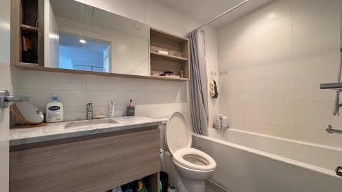2408-652 Whiting Way, Coquitlam, BC - Indoor Photo Showing Bathroom