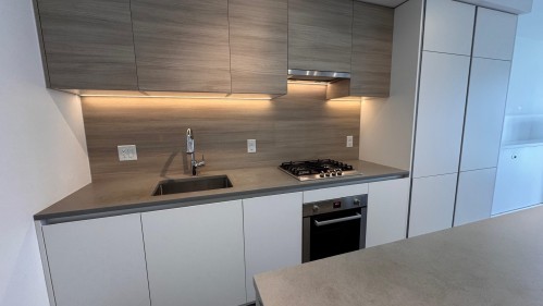 2408-652 Whiting Way, Coquitlam, BC - Indoor Photo Showing Kitchen