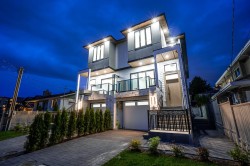 2-7303 14th Avenue Burnaby, BC V3N 1Z5