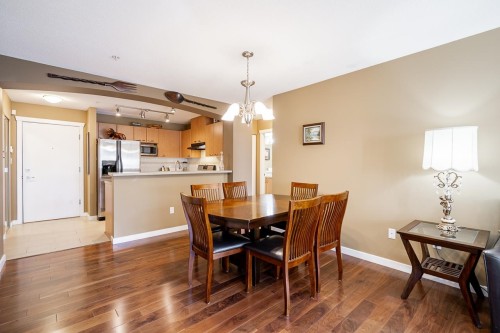 414-2958 Silver Spring Boulevard, Coquitlam, BC - Indoor Photo Showing Dining Room