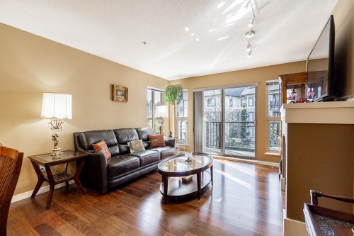 414-2958 Silver Spring Boulevard, Coquitlam, BC - Indoor Photo Showing Living Room