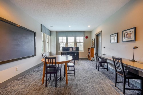 414-2958 Silver Spring Boulevard, Coquitlam, BC - Indoor Photo Showing Dining Room