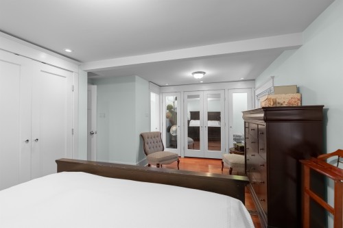 4504 Beatrice Street, Vancouver, BC - Indoor Photo Showing Bedroom