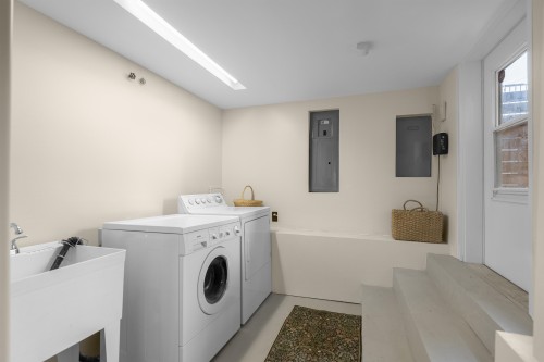 4504 Beatrice Street, Vancouver, BC - Indoor Photo Showing Laundry Room