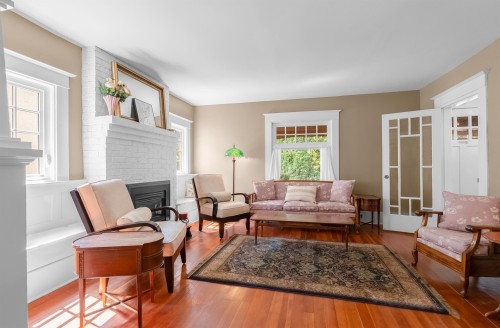 4504 Beatrice Street, Vancouver, BC - Indoor Photo Showing Living Room