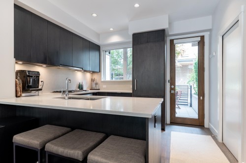 5510 Oak Street, Vancouver, BC - Indoor Photo Showing Kitchen With Double Sink With Upgraded Kitchen