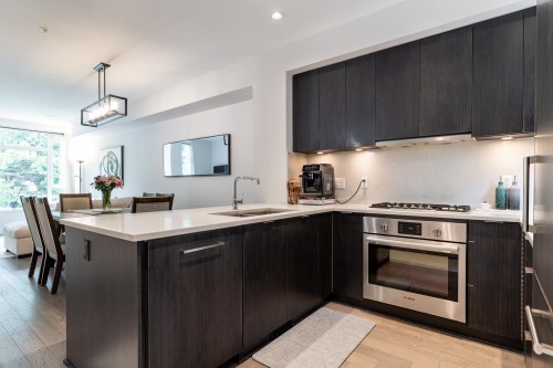 5510 Oak Street, Vancouver, BC - Indoor Photo Showing Kitchen With Double Sink With Upgraded Kitchen