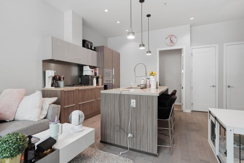 38 Athletes Way, Vancouver, BC - Indoor Photo Showing Kitchen