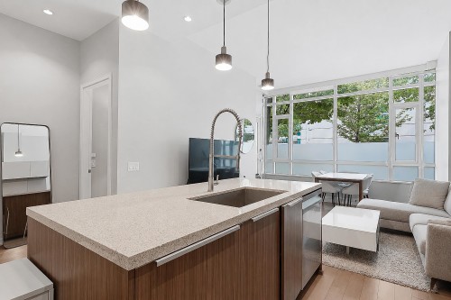 38 Athletes Way, Vancouver, BC - Indoor Photo Showing Kitchen