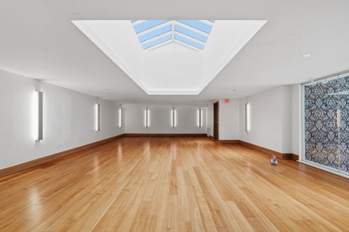 38 Athletes Way, Vancouver, BC - Indoor Photo Showing Other Room