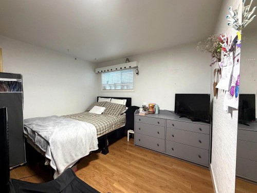 374 54Th Avenue E, Vancouver, BC - Indoor Photo Showing Bedroom