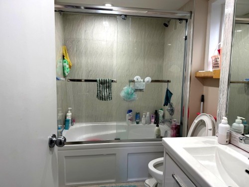 374 54Th Avenue E, Vancouver, BC - Indoor Photo Showing Bathroom