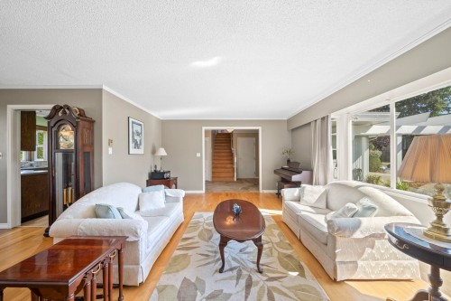 10631 Trepassey Drive, Richmond, BC - Indoor Photo Showing Living Room